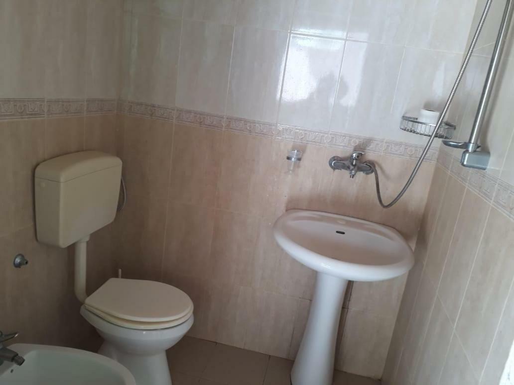 Kolonia E Artistave Apartment Velipojë Exterior foto